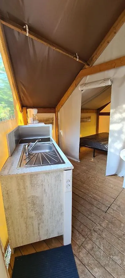 Camping Domaine Papillon Reyrevignes  Campsite